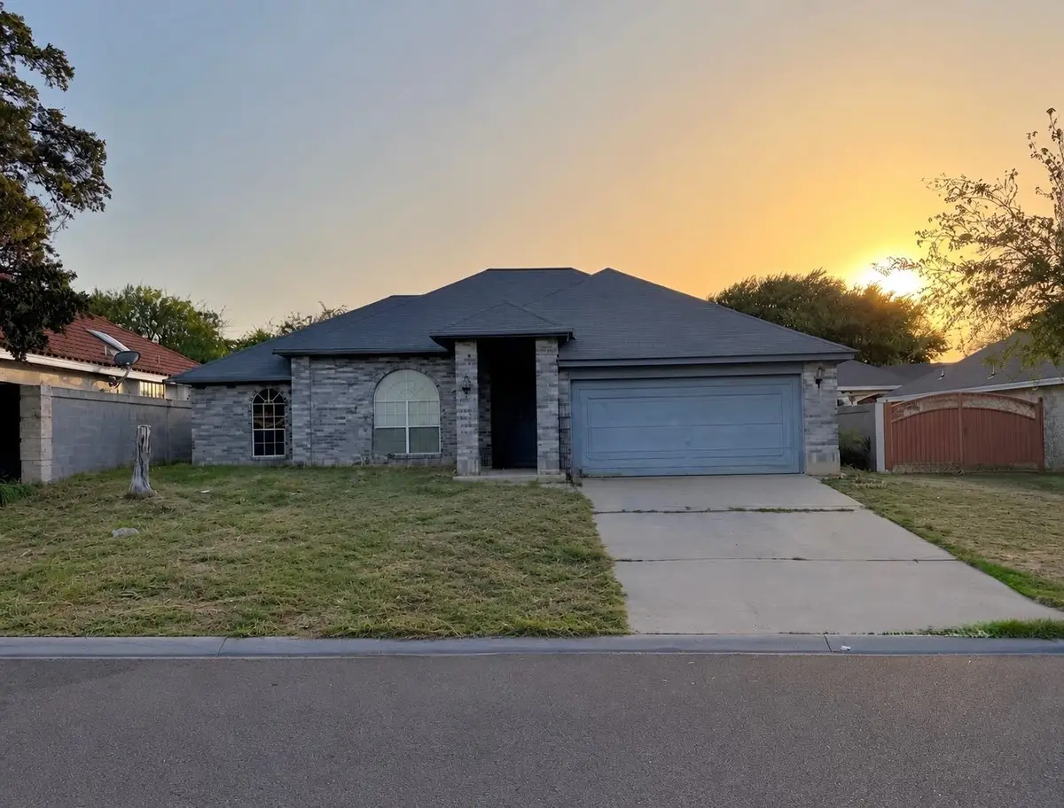 8904 Crossway Dr, Laredo, TX 78045 - #1