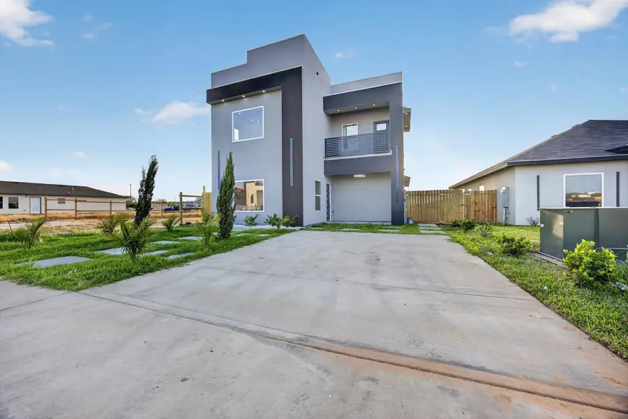 5060 Luna Grande Lp., Laredo, TX 78046 - #2