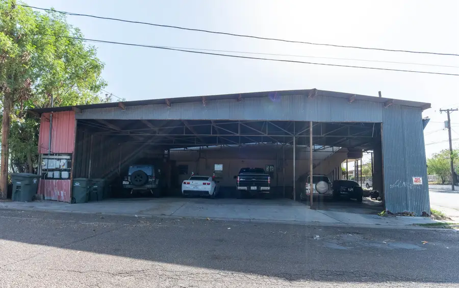 102 Chihuahua St, Laredo, TX 78040 - #3