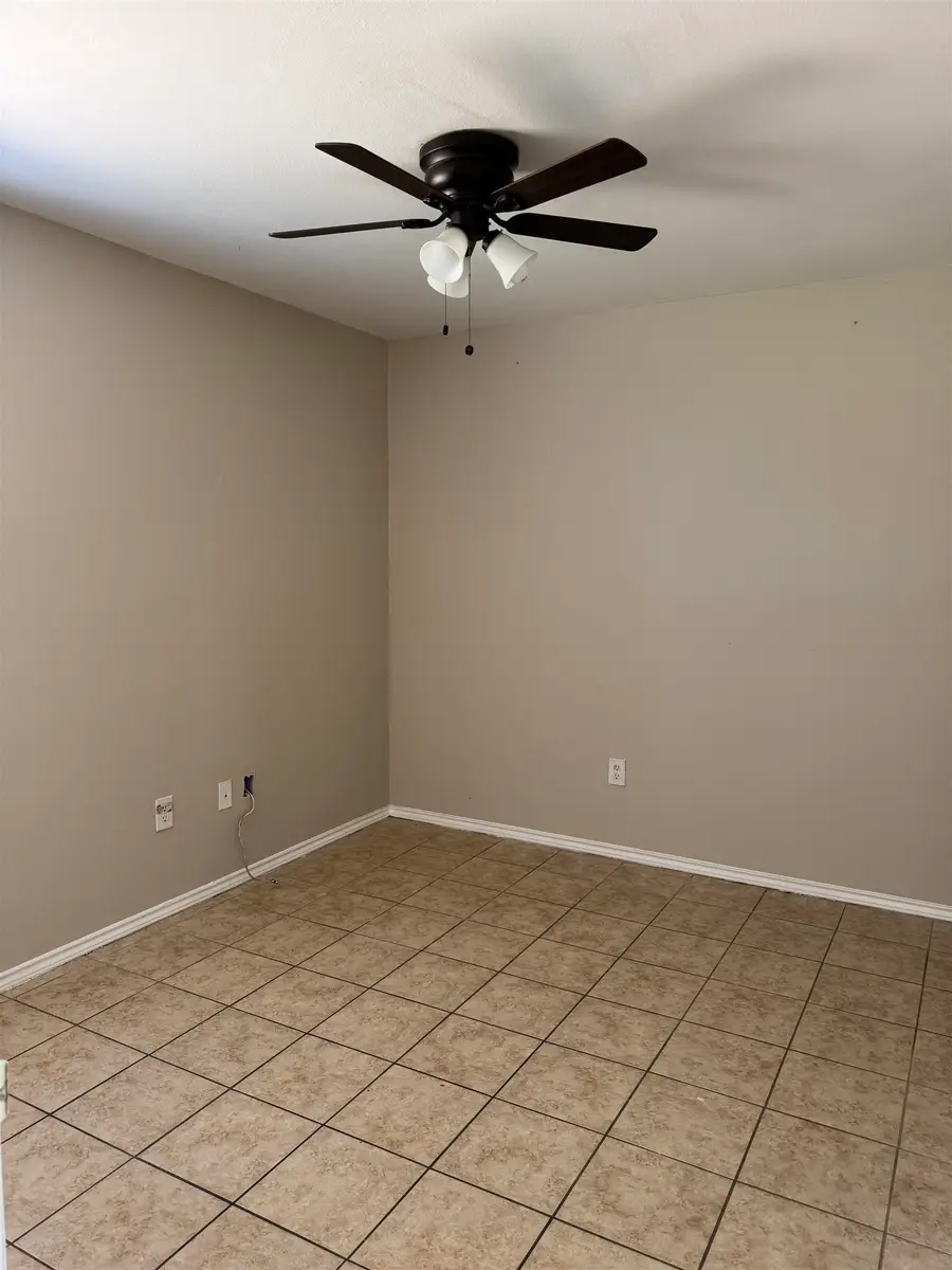 2615 Bandera Dr, Laredo, TX 78045 - #3