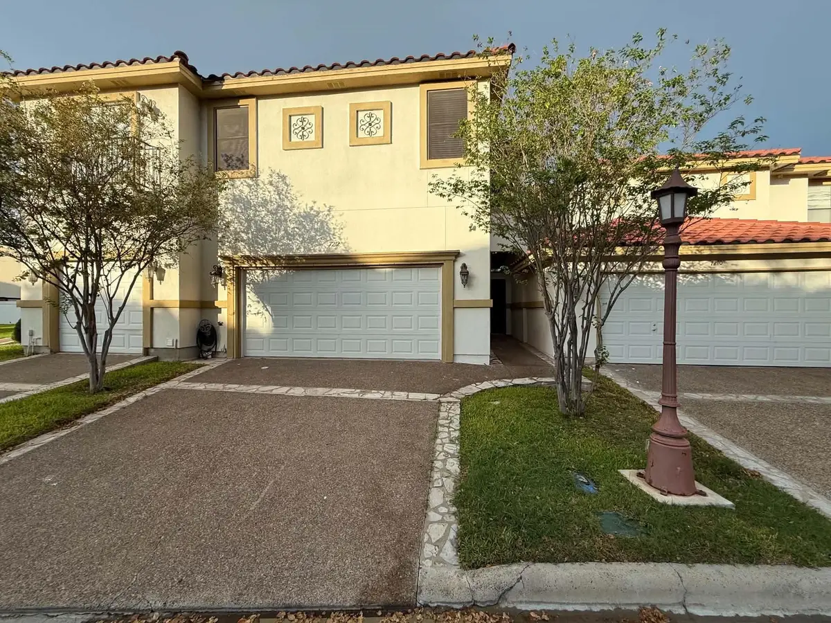 7212 Lake Victoria Rd, Laredo, TX 78041 - #1