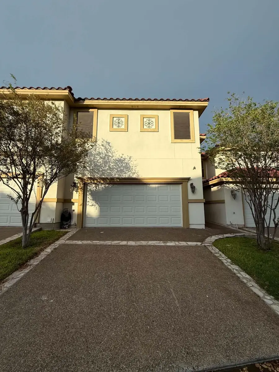 7212 Lake Victoria Rd, Laredo, TX 78041 - #2