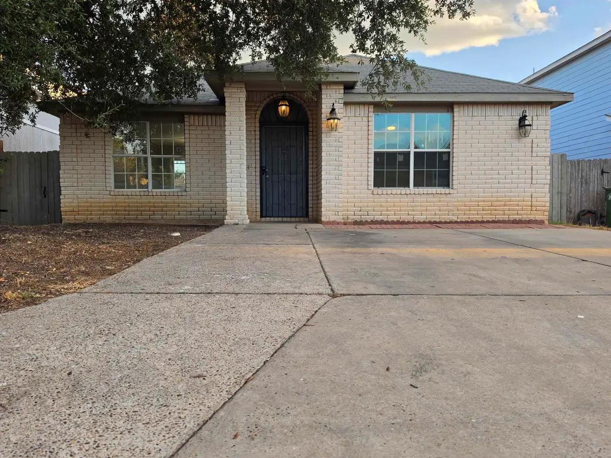 3217 St Isaac Lp, Laredo, TX 78046 - #1
