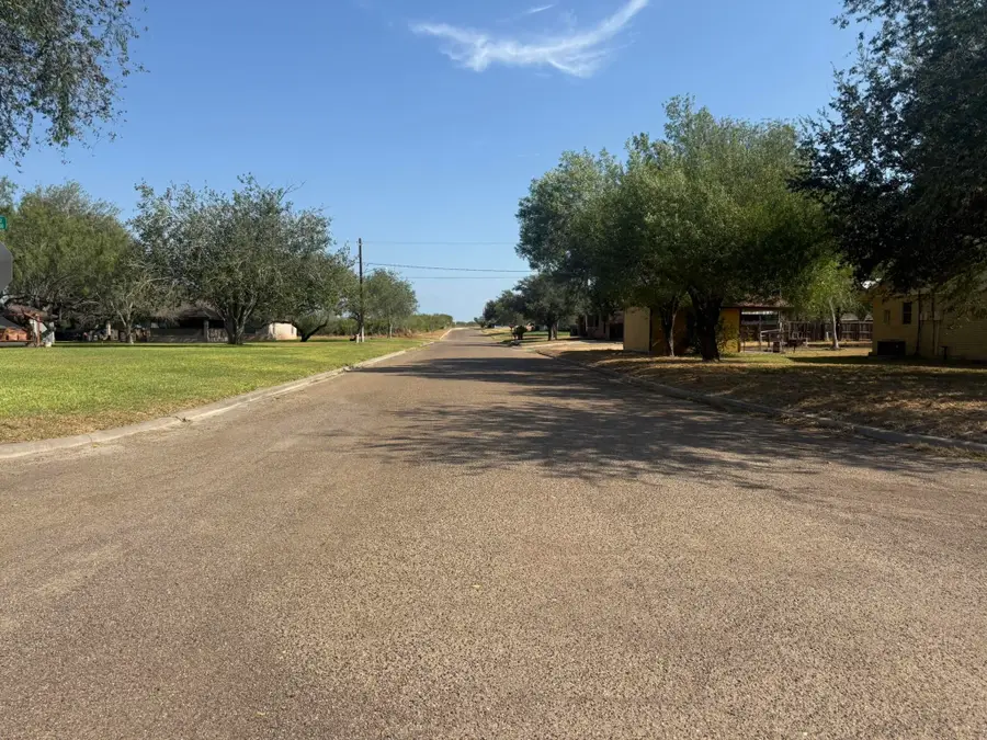 901 W. Kohler St., Hebbronville, TX 78361 - #3