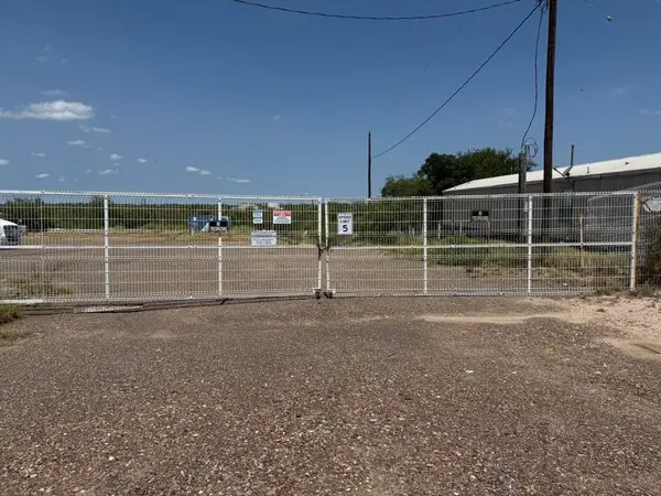 184 Los Minerales, Laredo, TX 78045-6201