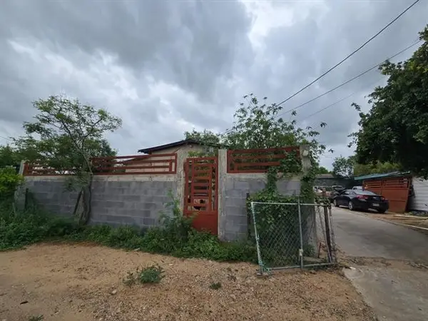 2413 Santa Clara St, Laredo, TX 78046