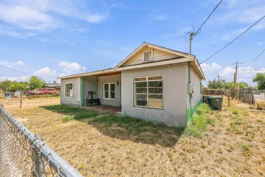 2501 Corpus Christi St, Laredo, TX 78043 - #3