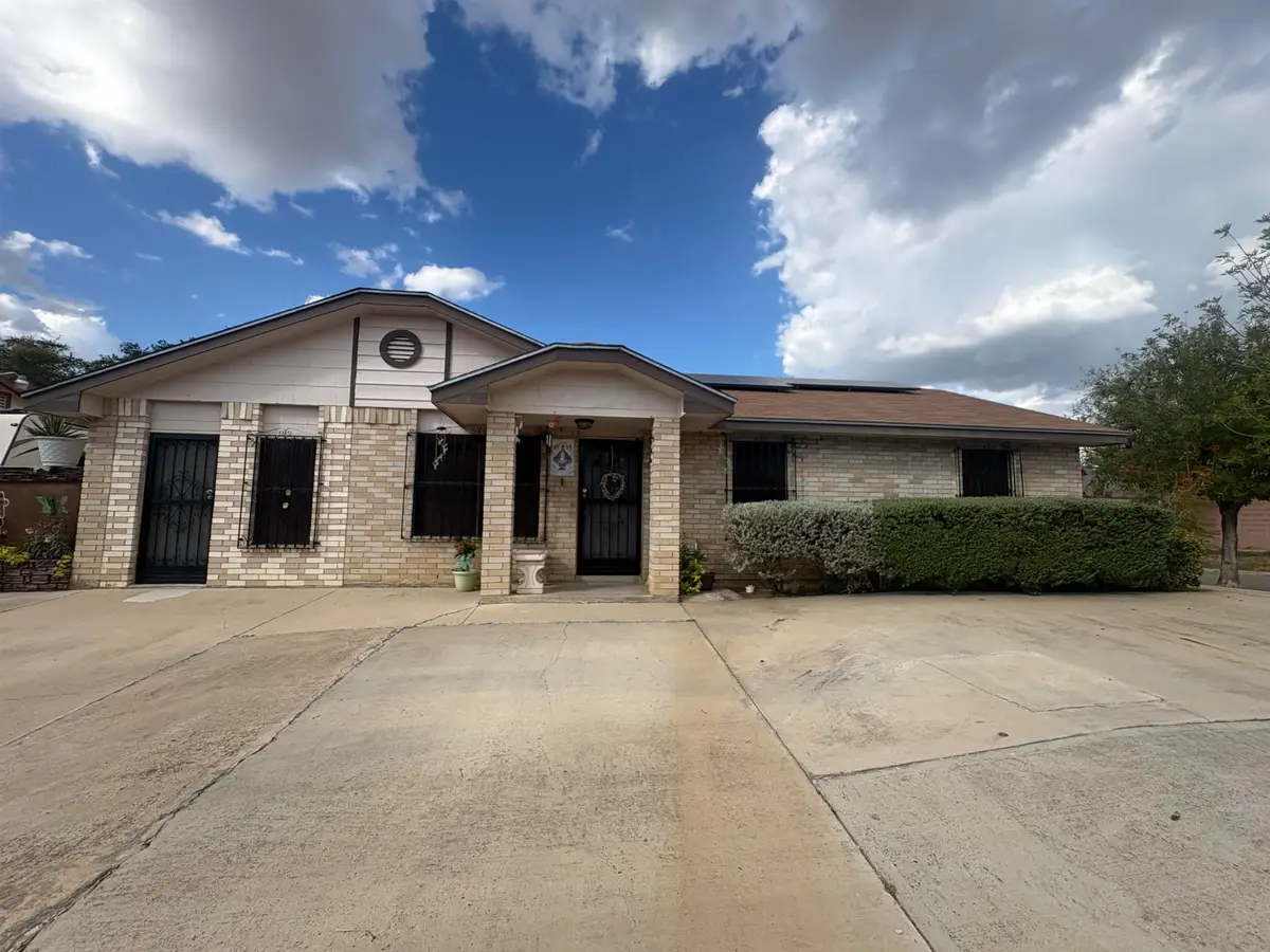 5710 Cactus Dr, Laredo, TX 78041 - #1
