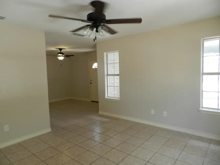 305 Segovia Dr, Laredo, TX 78046 - #2
