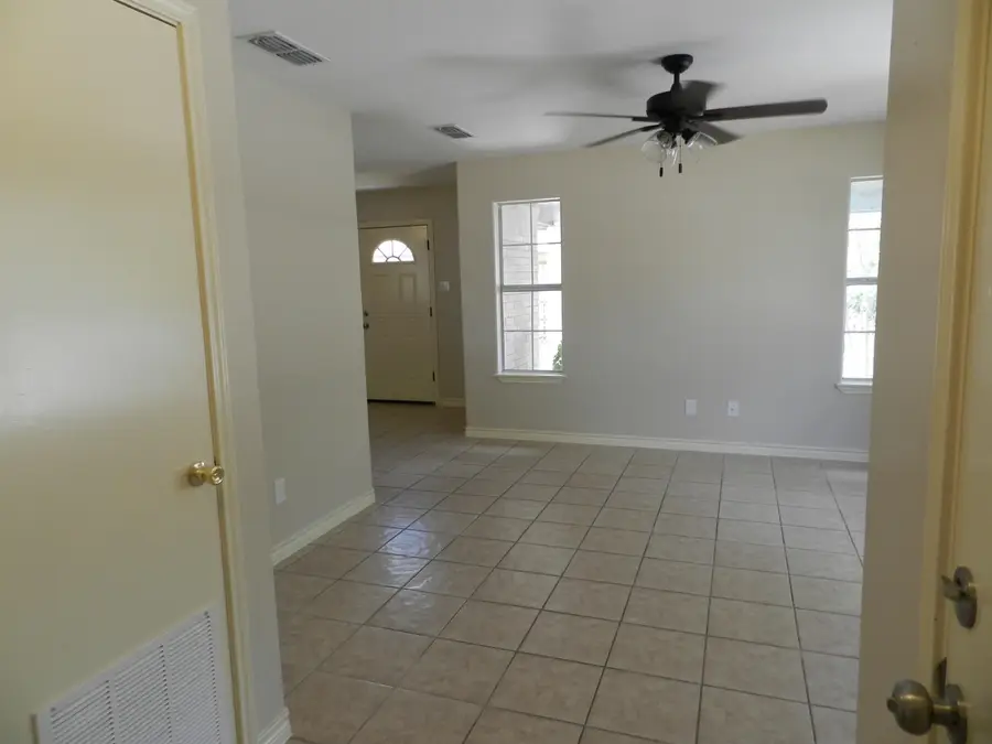 305 Segovia Dr, Laredo, TX 78046 - #3