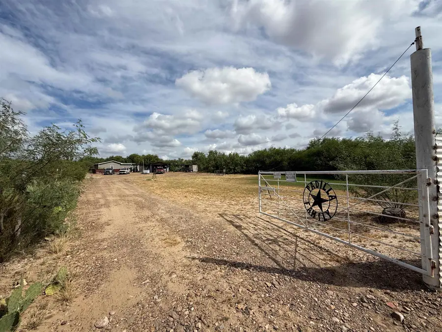 284 Rancho Nopal Rd, Laredo, TX 78045 - #2