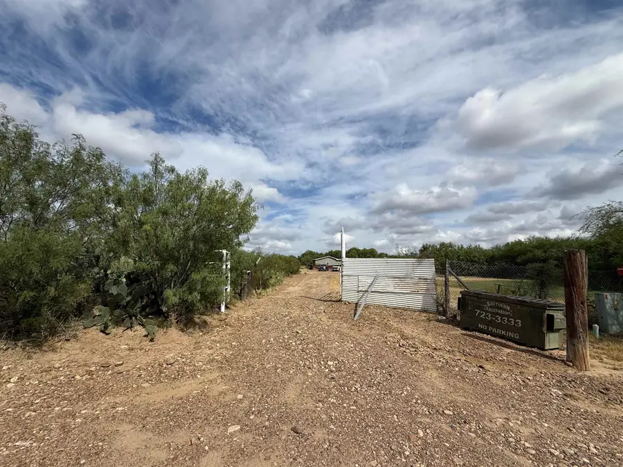 284 Rancho Nopal Rd, Laredo, TX 78045 - #3