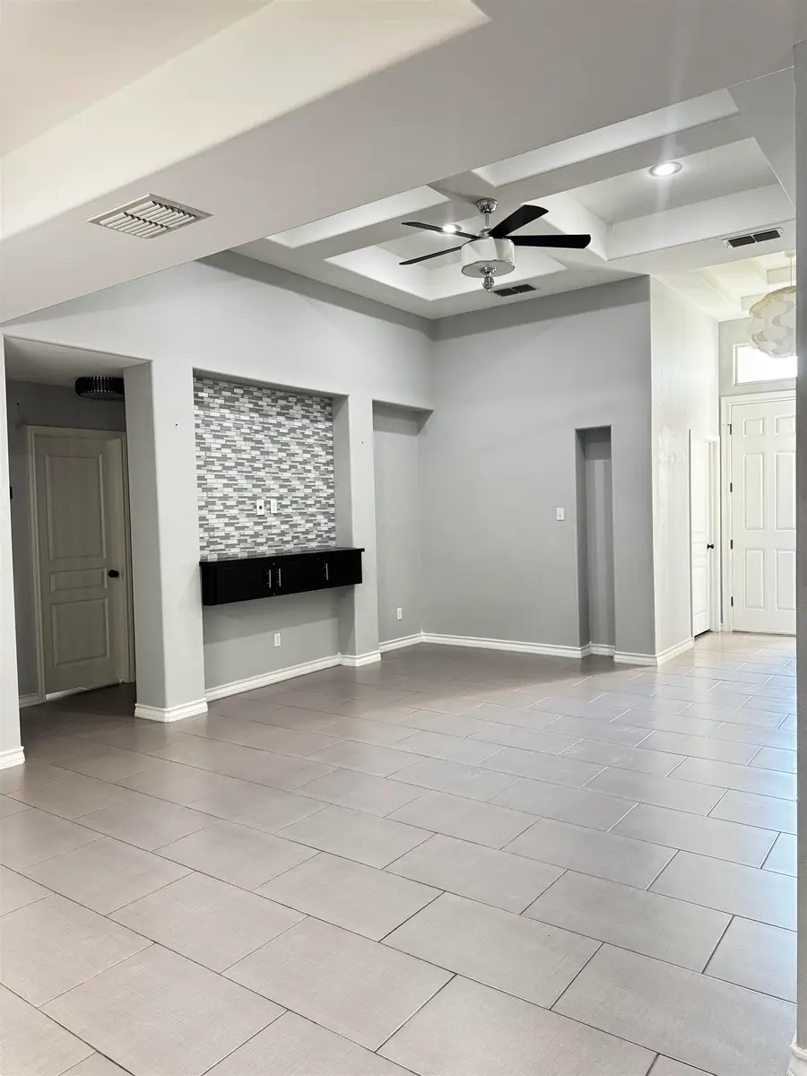 203 Desert Palm Dr., Laredo, TX 78041 - #2