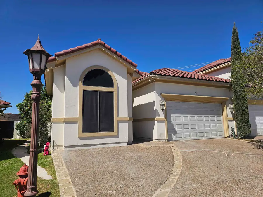7215 Lake Victoria Rd, Laredo, TX 78041 - #2