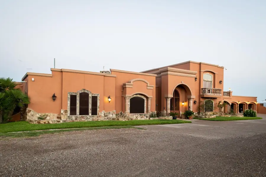 22168 U.S. Hwy 83 North, Laredo, TX 78045 - #3