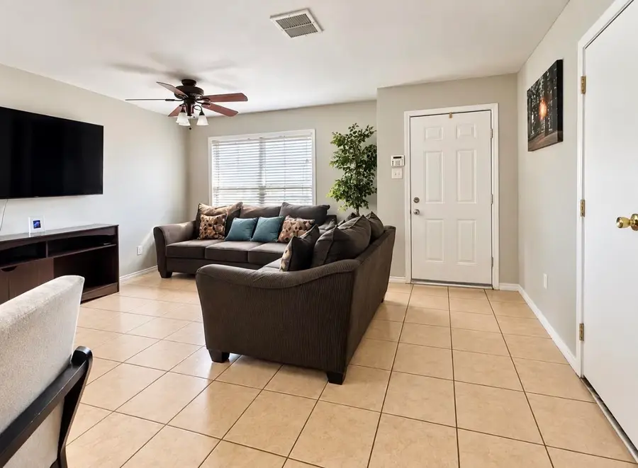 3054 St Isaac Lp, Laredo, TX 78045-2812 - #2