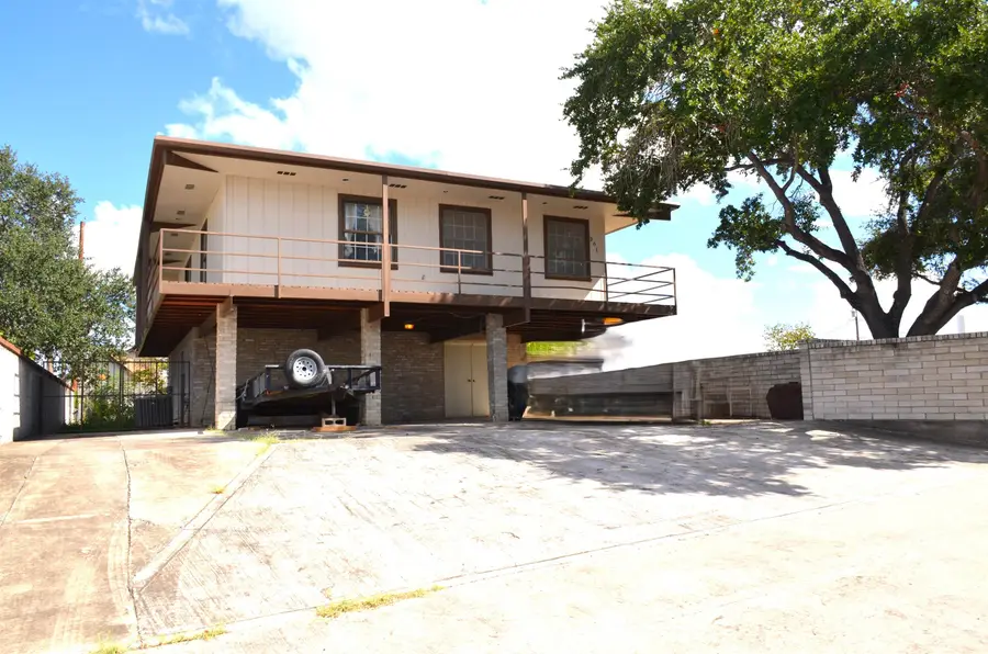 361 Monte Dr, Zapata, TX 78076 - #2