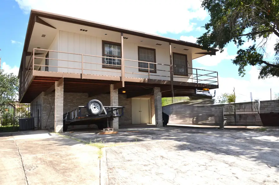 361 Monte Dr, Zapata, TX 78076 - #3