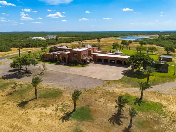 22168 N US Highway 83, Laredo, TX 78045
