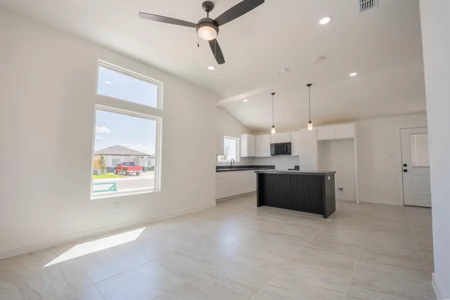 1632 Secretaria Ln., Laredo, TX 78041 - #3
