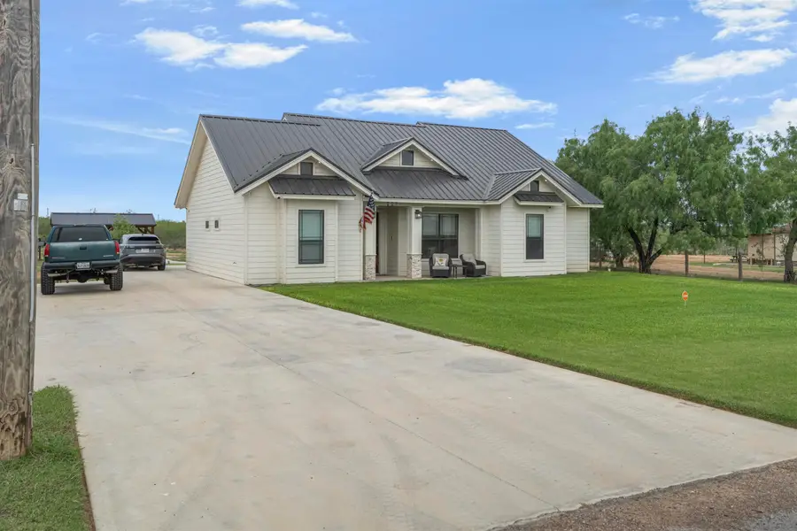 305 Cardinal St., Zapata, TX 78076 - #2