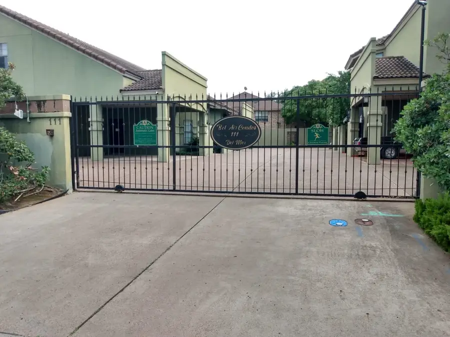 111 E Del Mar Blvd, Laredo, TX 78041 - #3