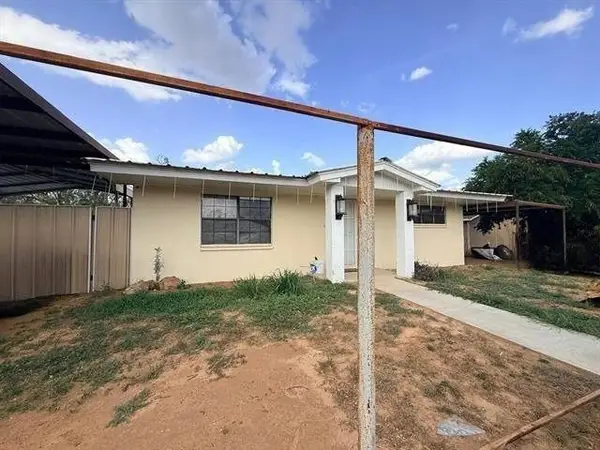 1302 Laredo Ave, Zapata, TX 78076