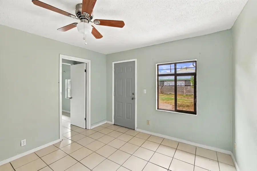 3502 Guadalupe St, Laredo, TX 78046 - #2