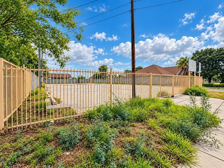 3219 Ross St, Laredo, TX 78043 - #2