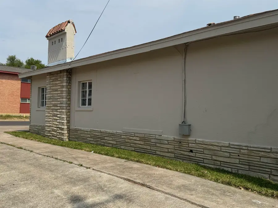 1501 Musser St, Laredo, TX 78040 - #3