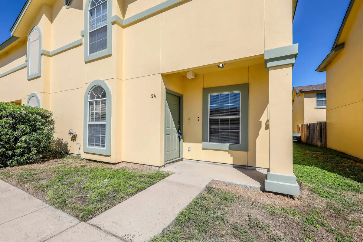 1000 Ranchway Dr, Laredo, TX 78045 - #1
