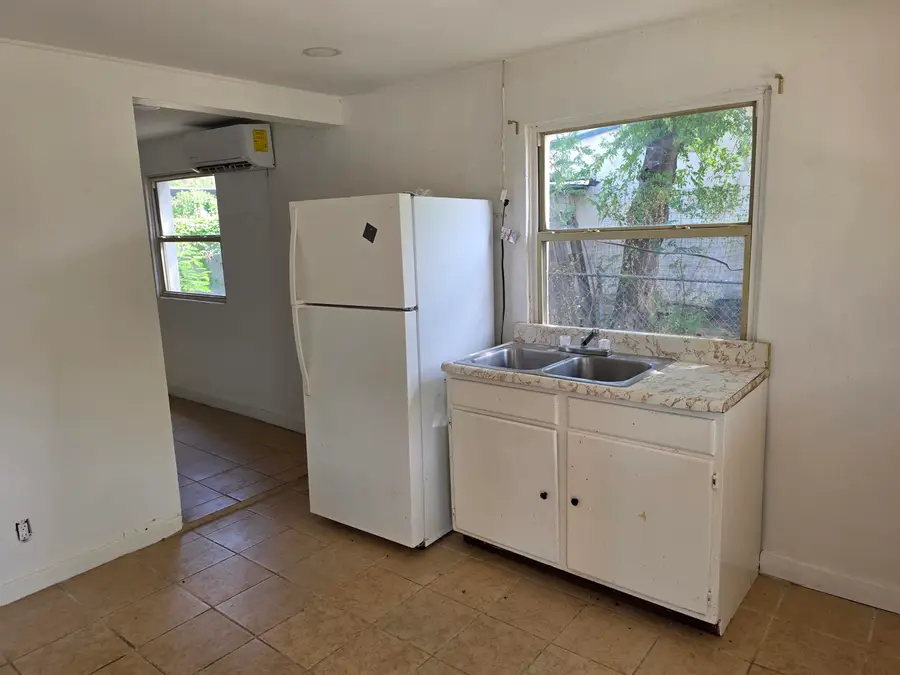 2419 Sanchez St, Laredo, TX 78040 - #2