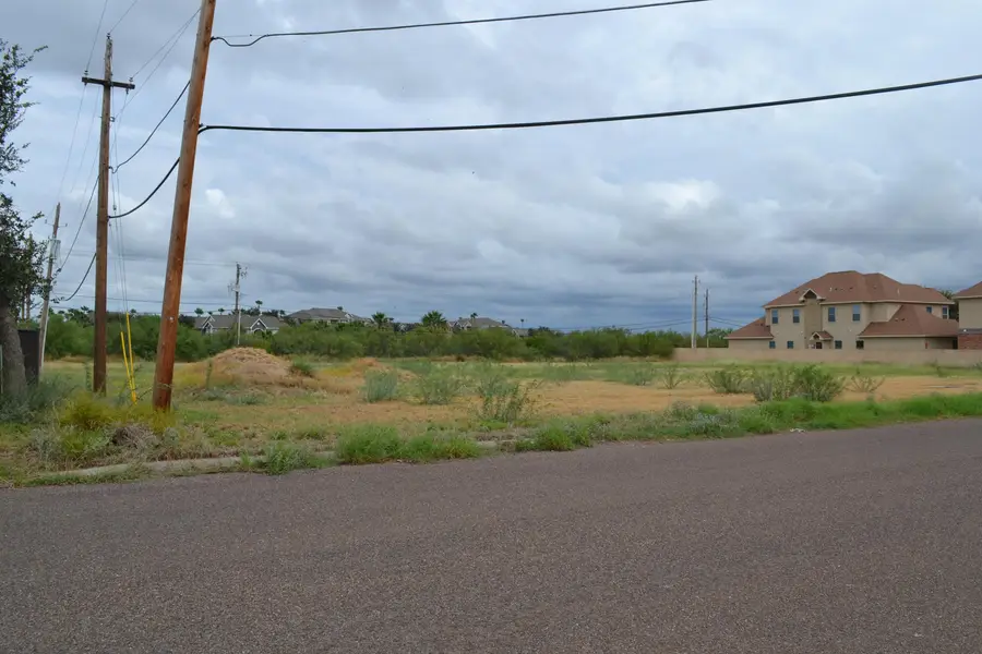 7609 Greenmeadow Dr, Laredo, TX 78045 - #2
