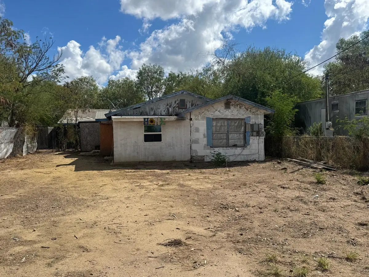 2715 Cedar Ave, Laredo, TX 78040 - #1