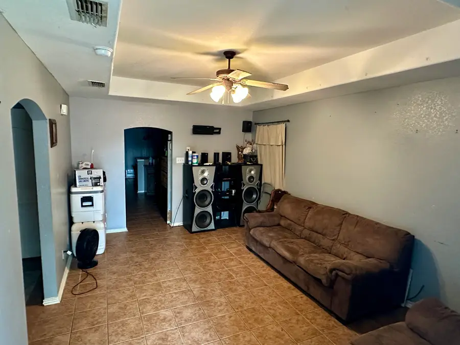 712 Oleander St, Laredo, TX 78046 - #2