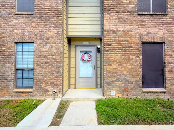 200 Martingale Ln, Laredo, TX 78041-2258