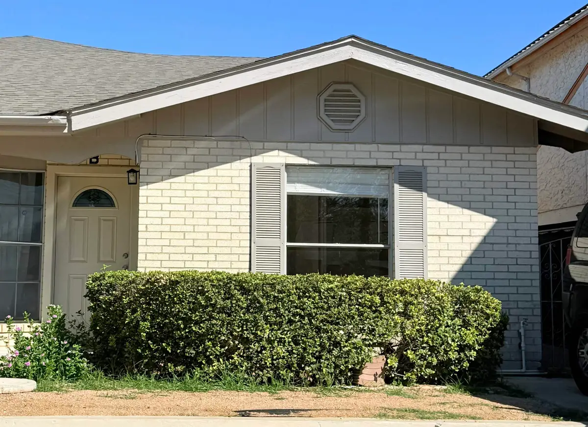 2316 E Plum St, Laredo, TX 78043 - #1