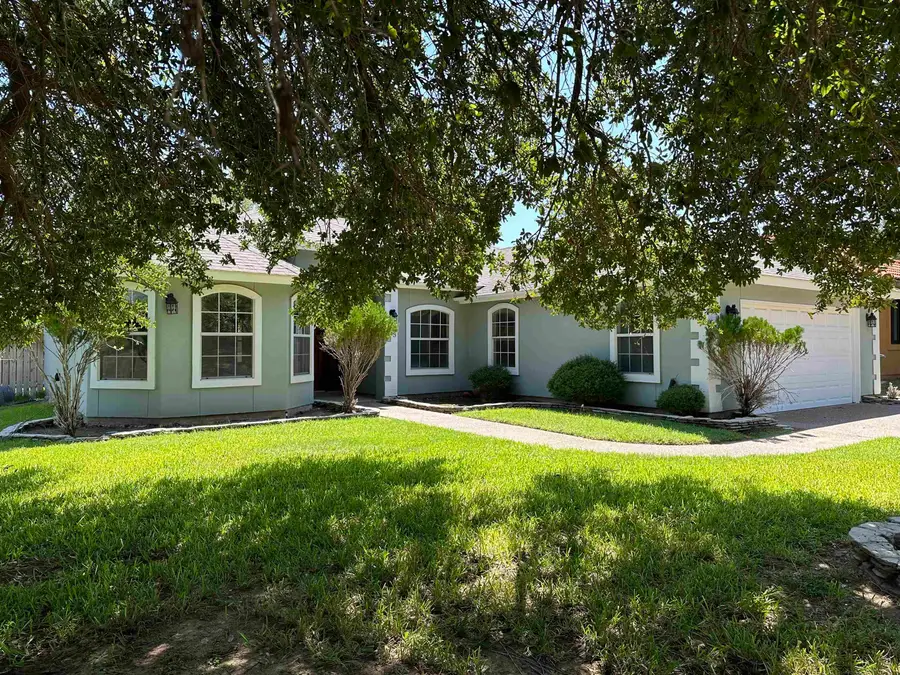 223 Oriole Ave., Laredo, TX 78045 - #3
