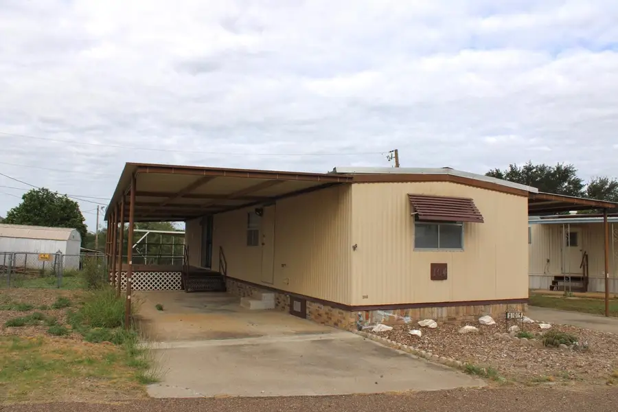 104 Blossum Blvd., Zapata, TX 78076-2987 - #2