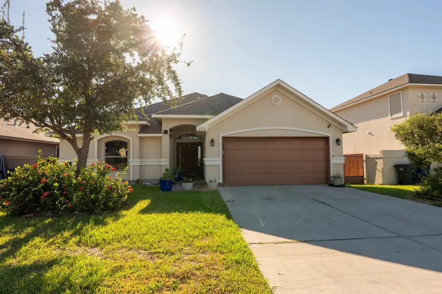 208 Chisos Oak Dr, Laredo, TX 78045 - #2