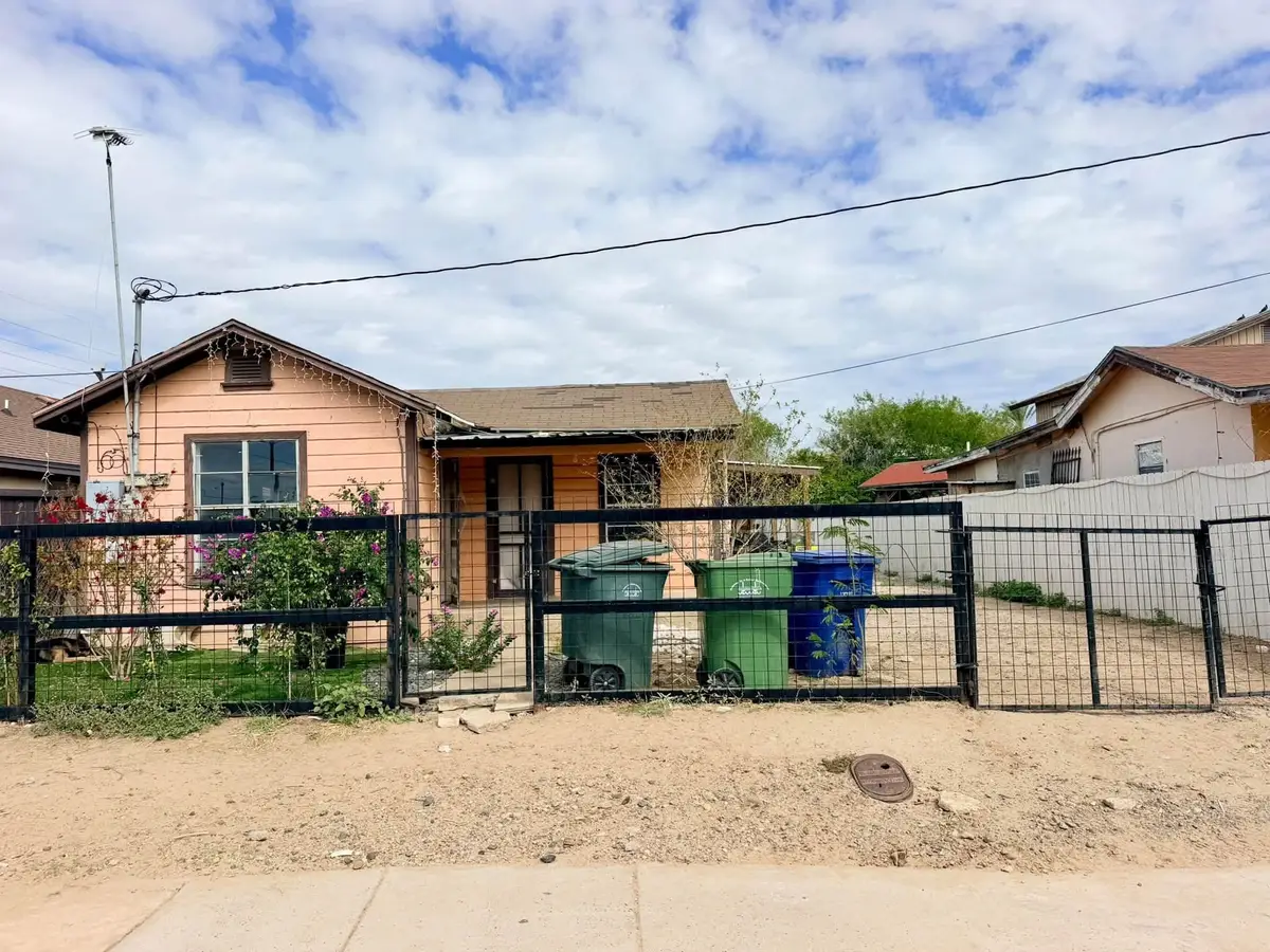 418 W Montgomery St, Laredo, TX 78040 - #1