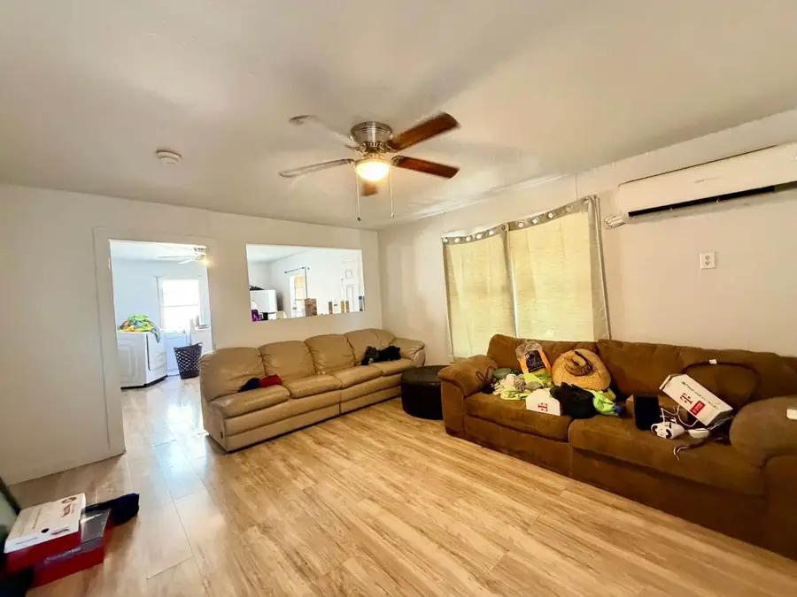 418 W Montgomery St, Laredo, TX 78040 - #3