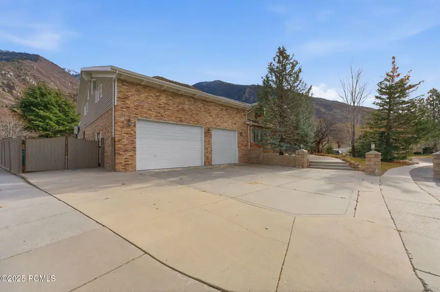 11551 S Woodhampton Drive, Sandy, UT 84092 - Image #2