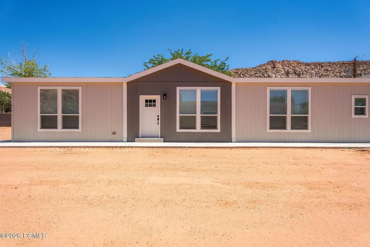 476 E Jessop Avenue, Hildale, UT 84784 - #1