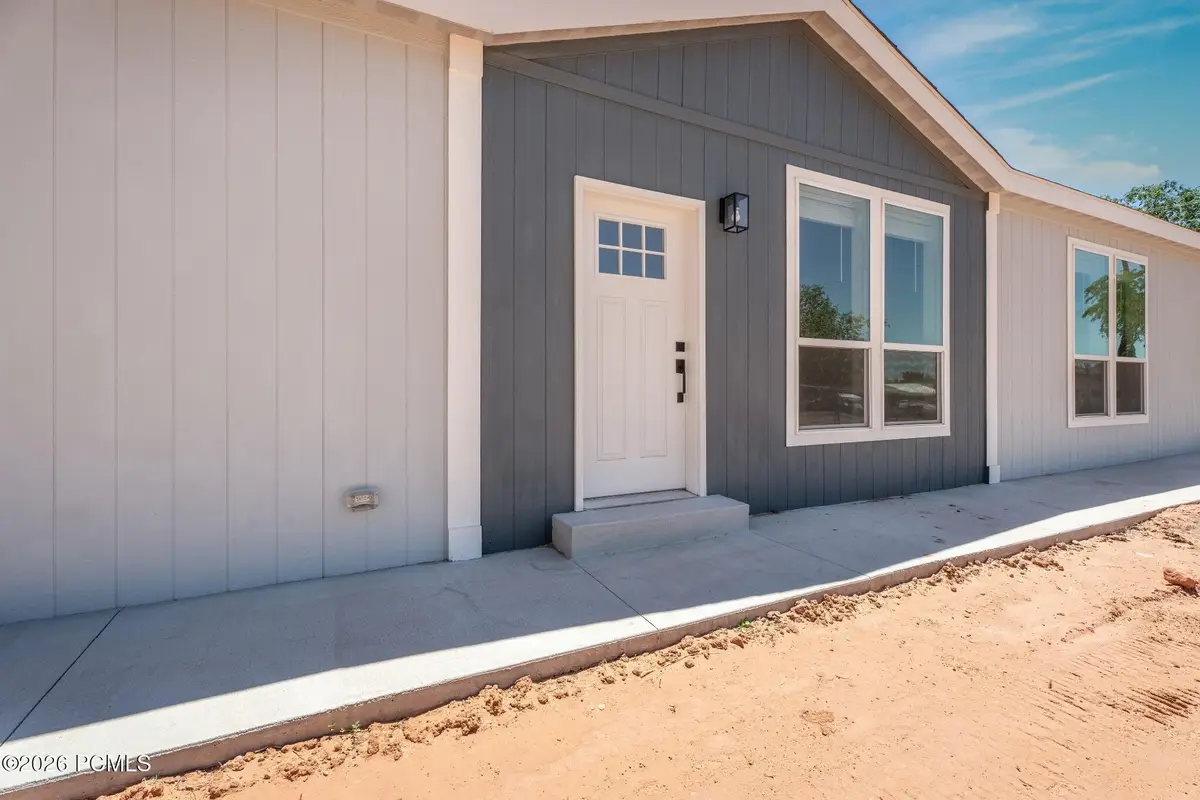 464 E Jessop Avenue, Hildale, UT 84784 - #1
