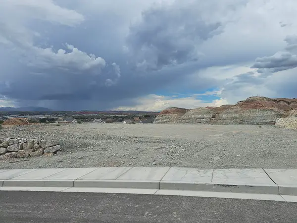 1029 E Tomahawk Dr, Washington, UT 84780