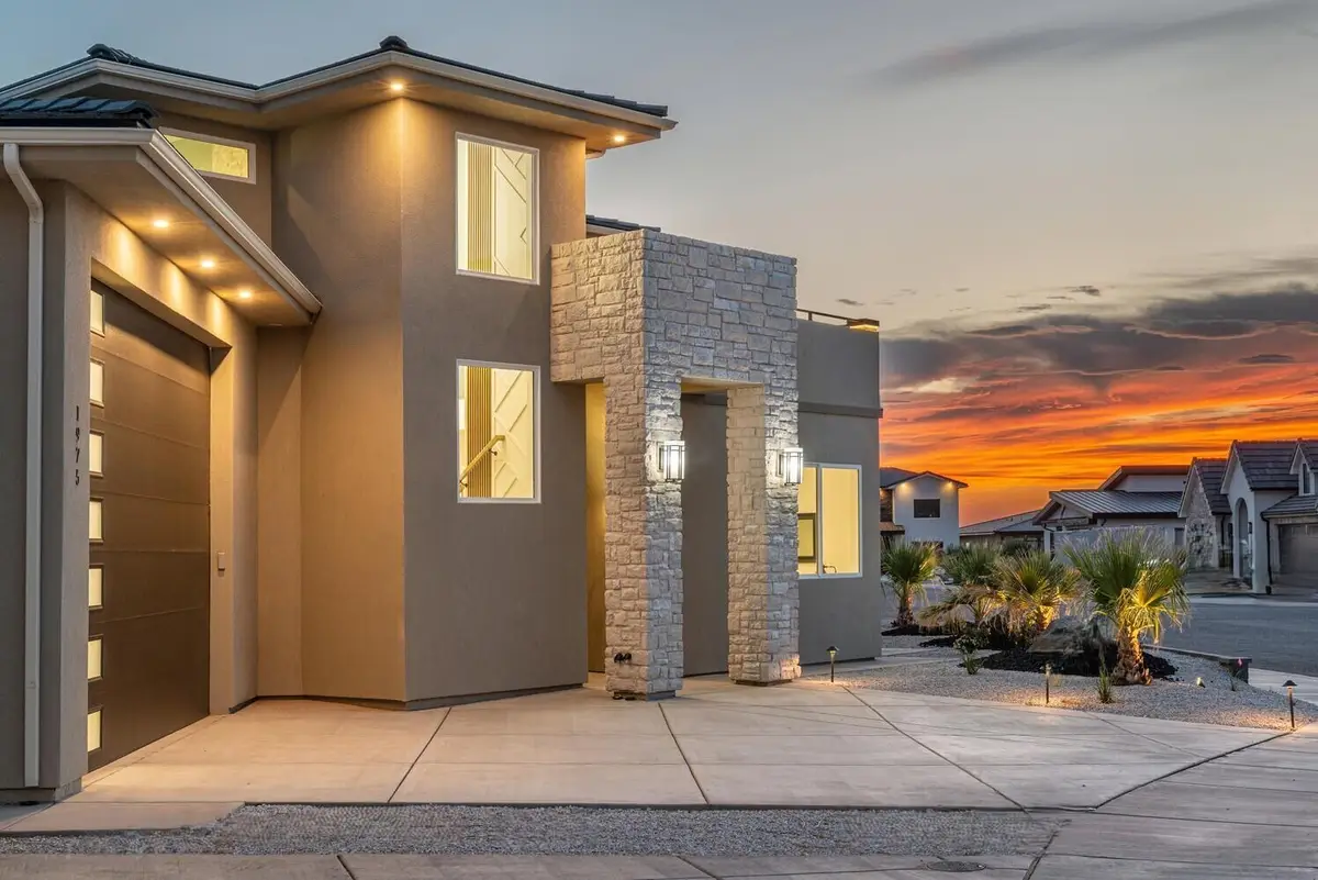 1975 W Cedar Breaks Dr, Hurricane, UT 84737 - #1