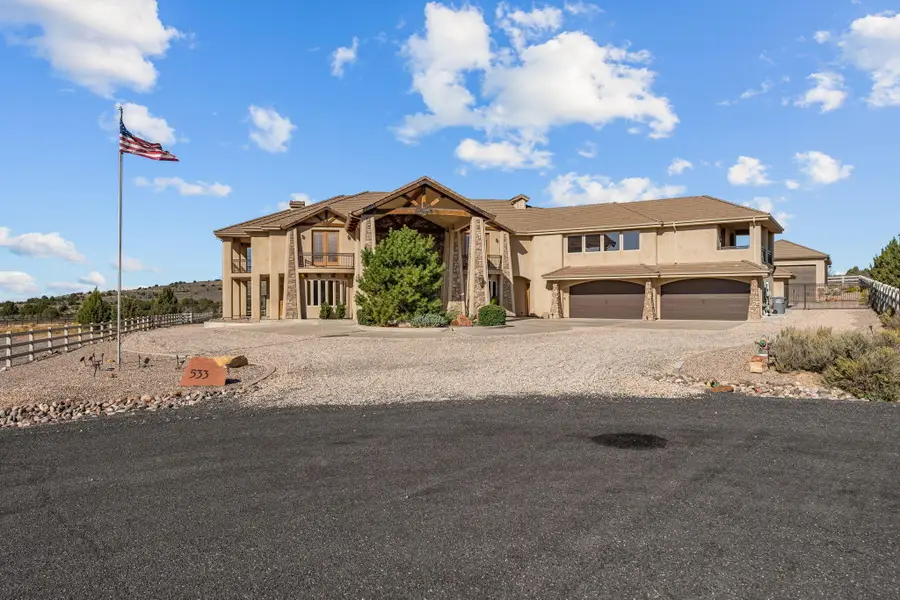 533 W Canyon Trails Cir, Dammeron Valley, UT 84783 - Image #2
