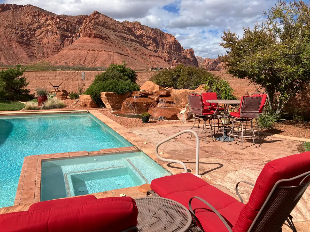 1068 E Grandview Dr, Ivins, UT 84738 - Image #1