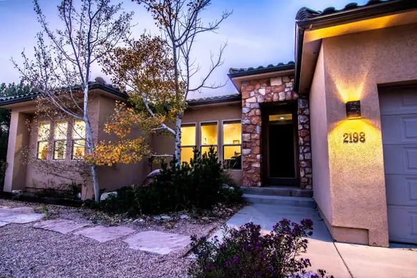 2198 Chekshani Cliffs Ln, New Harmony, UT 84757